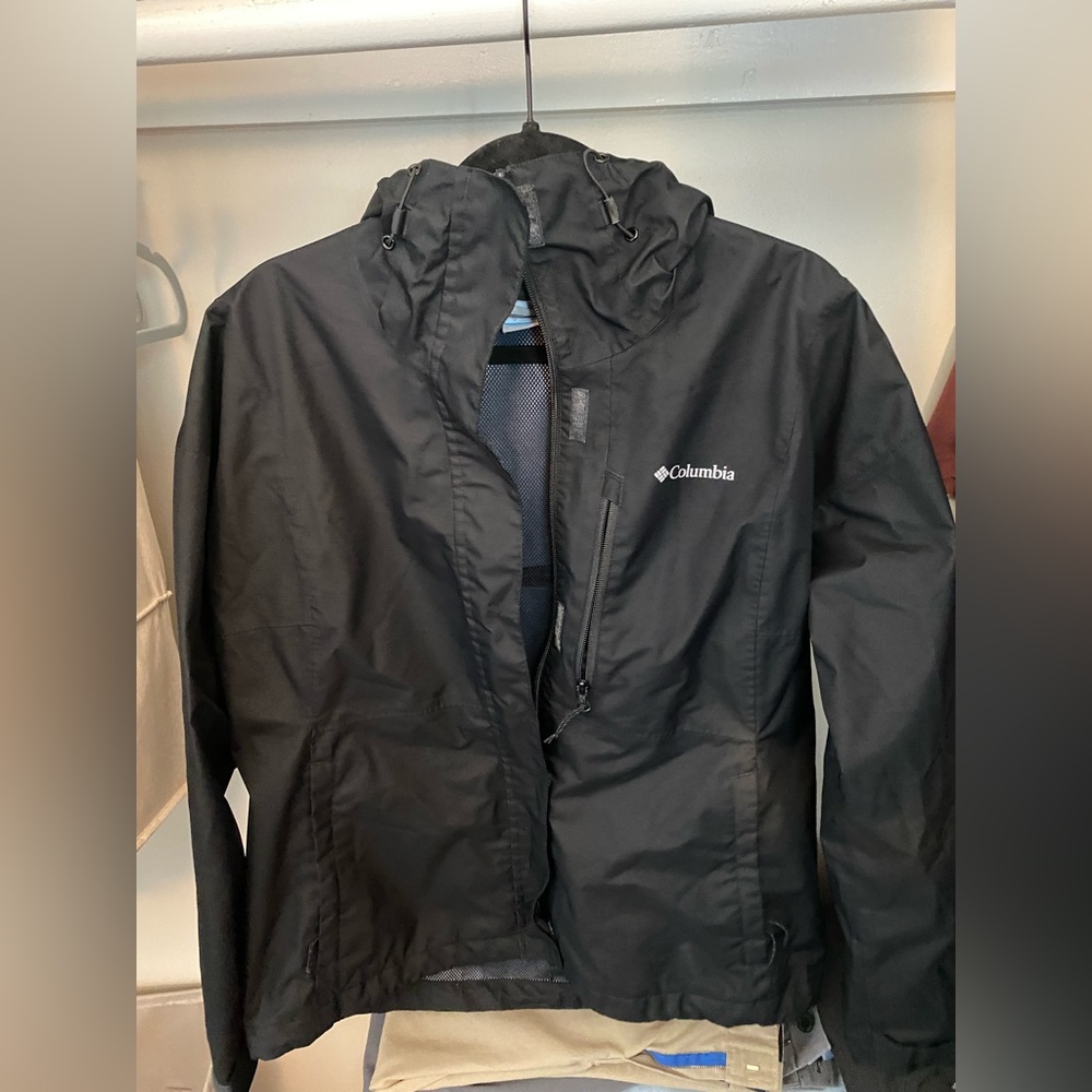 Columbia rain jacket. Size L mens. Black. Mesh interior.